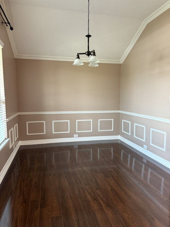 Building Photo - 15930 Hidden Crest Dr