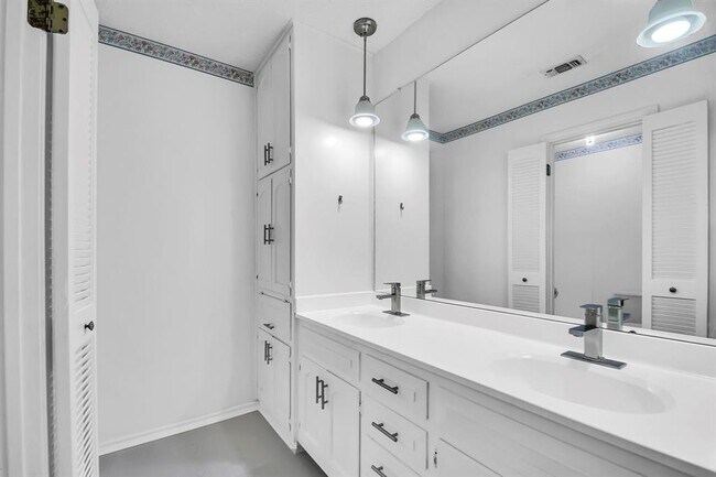 Building Photo - 11512 Tin Cup Dr