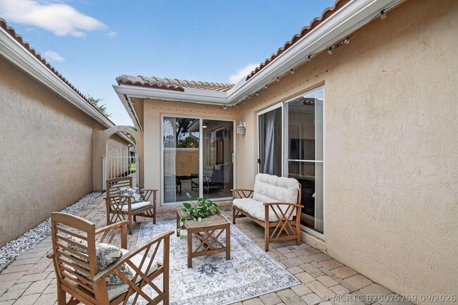 Building Photo - 3387 Commodore Ct