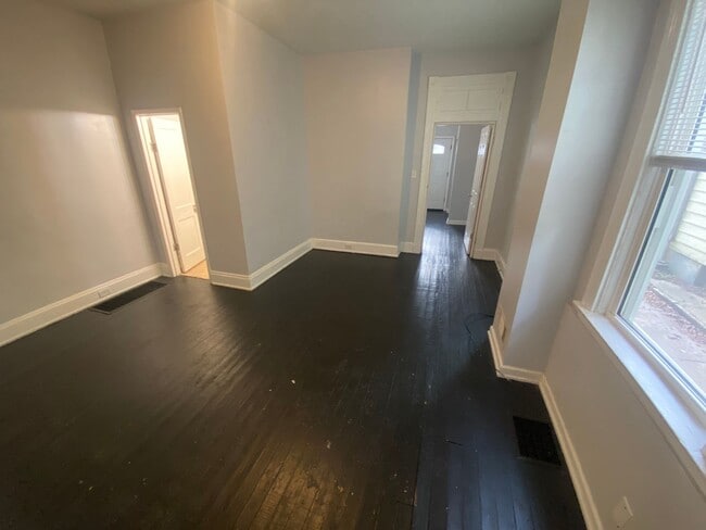 Building Photo - SPRING LEASING SPECIAL 1/2 OFF 1ST MONTHS ...