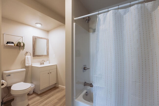 Building Photo - 308 Lamont St