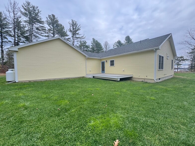 Building Photo - 49 Fort Point Cove Rd