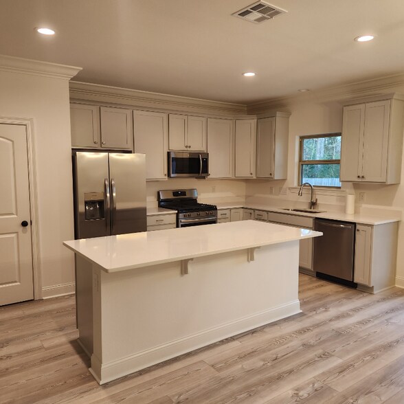 Building Photo - 13132 Hawk Creek St