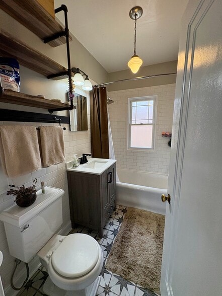 Building Photo - 2335 N 59th St