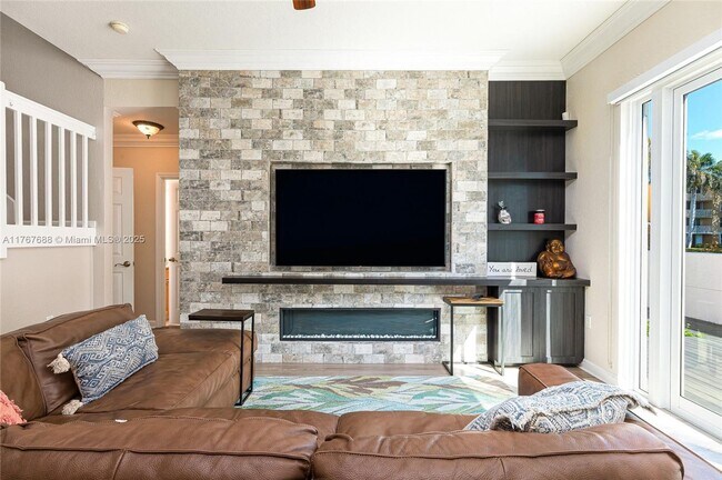 Building Photo - 208 SE 15th St