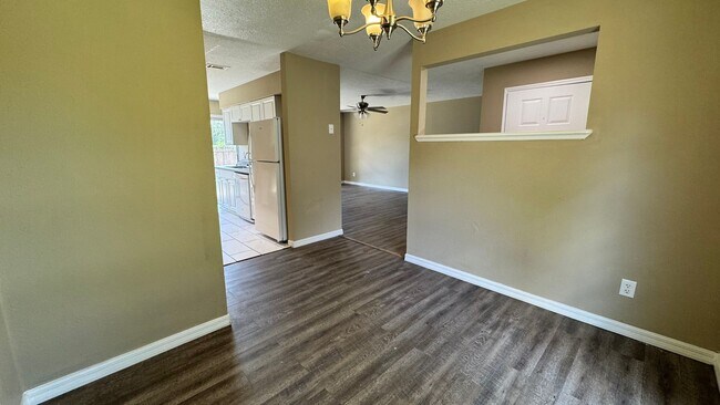 Building Photo - FOR RENT – 2 Bed / 1 Bath Triplex in Citrus Park, Ocala, FL – Available Now!