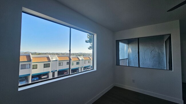 Building Photo - Beautiful 2BD 1.5BA Recently Remodeled Condo in Forest Park Plaza