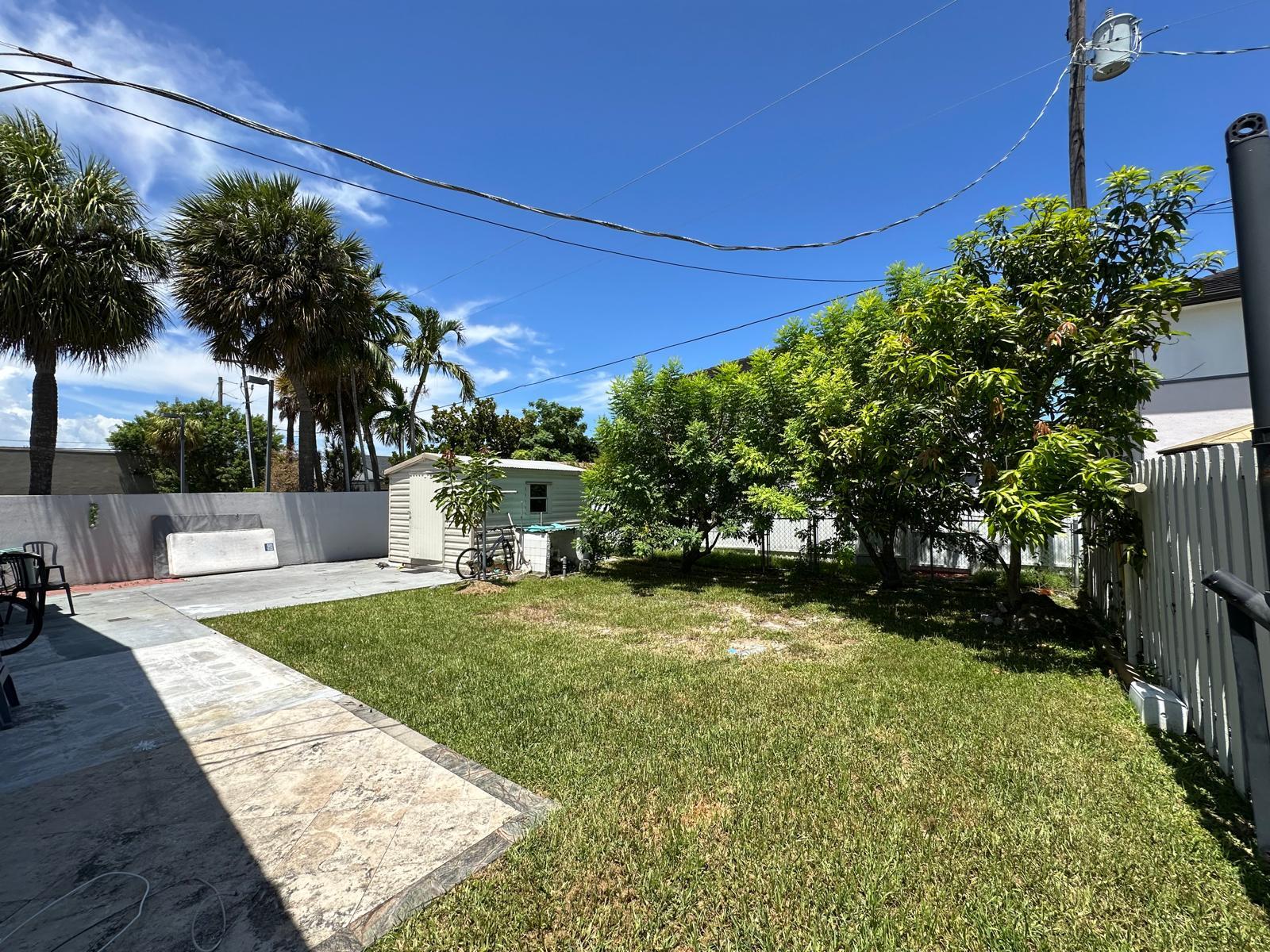 Building Photo - 881 SW 66th Ave
