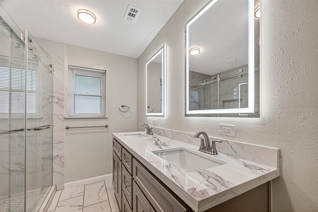 Building Photo - 25503 Foxbriar Ln
