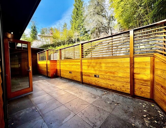 Building Photo - Private. Polished. Perfectly Larkspur.