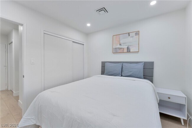 Building Photo - 105 Marigold Ln