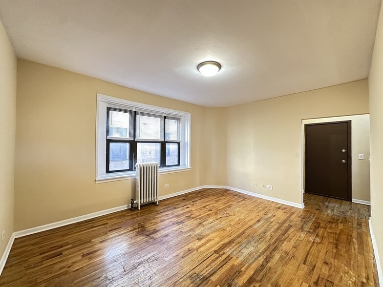 Building Photo - 4035 W Gladys Ave