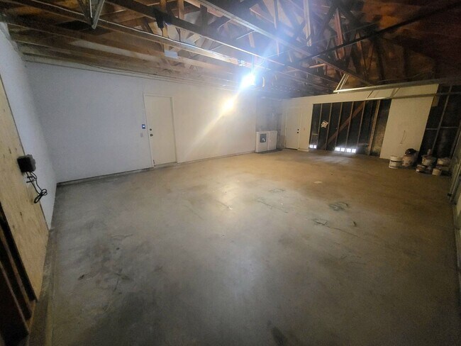 Building Photo - Great Single Story w/ 3 Car Garage