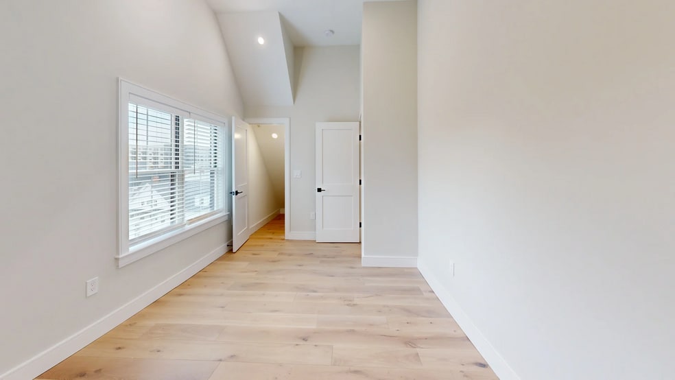 Building Photo - 9 Everett St