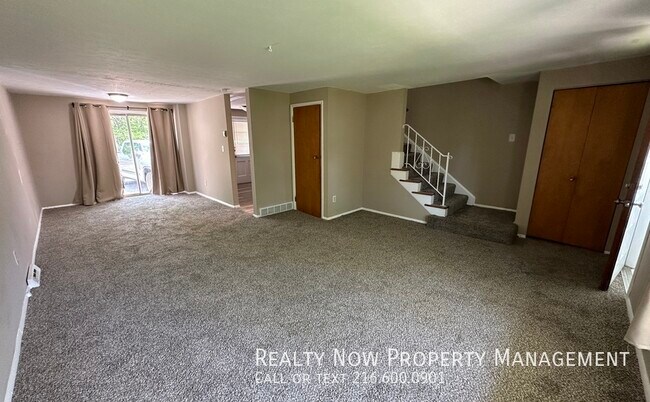 Building Photo - 4525 E 143rd St