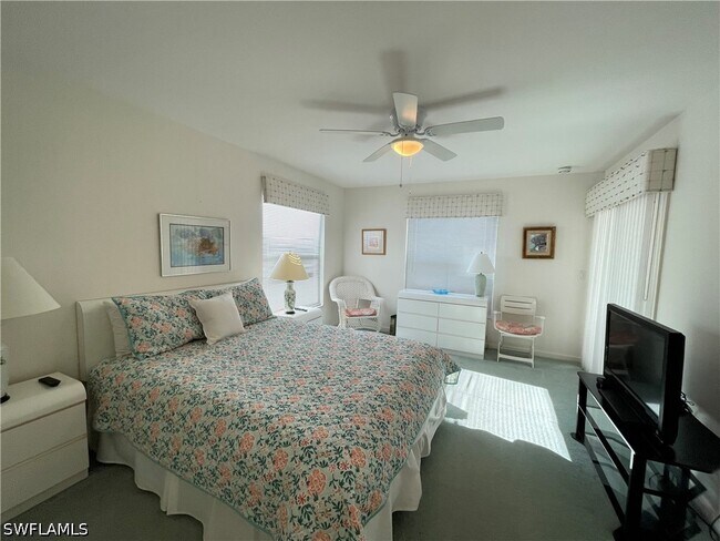 Building Photo - 254 6th Ave S