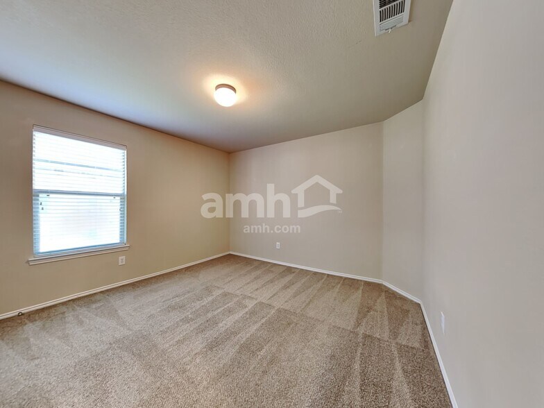 Building Photo - 516 Blue Sage Dr