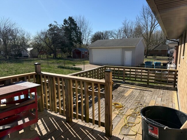 Building Photo - REMODELED Two Bedroom Two Bath Home in Overland, Mo.