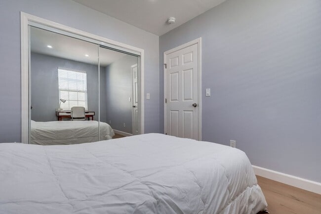 Building Photo - 6504 W 84th Pl