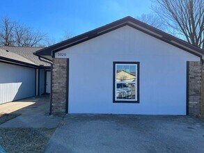 Building Photo - 1020-1022 Vera Court