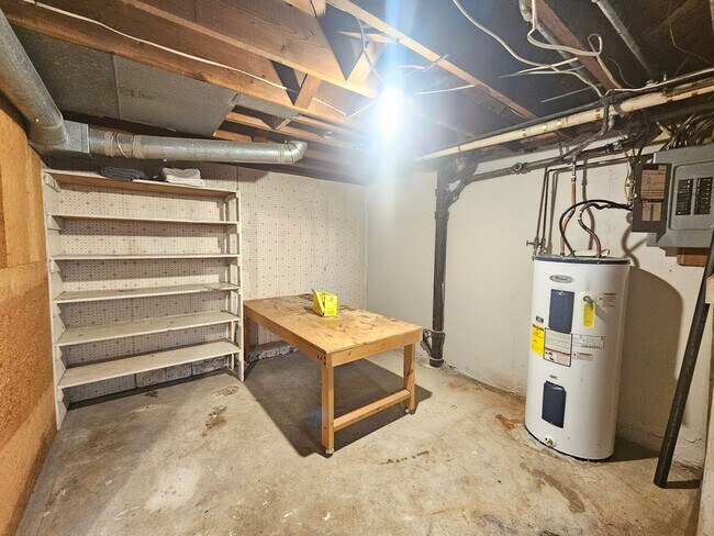 Building Photo - $1,895 - 3 Bed / 1 Bath Vintage Bungalow In North Spokane