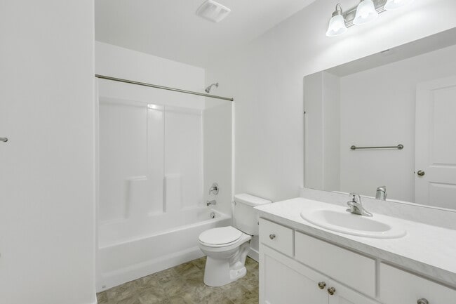 Building Photo - 1158 1740 W