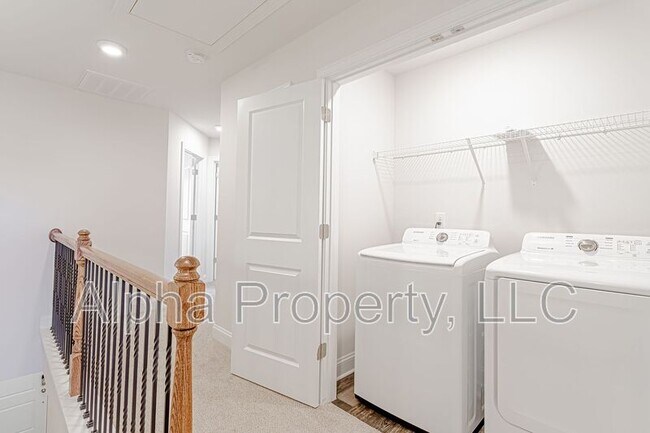 Building Photo - 502 Milbury Way
