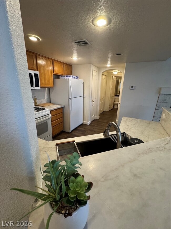 Building Photo - 7400 W Flamingo Rd