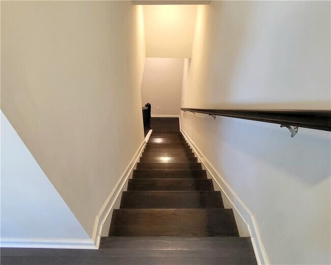 Building Photo - 871 Sunset Park Dr