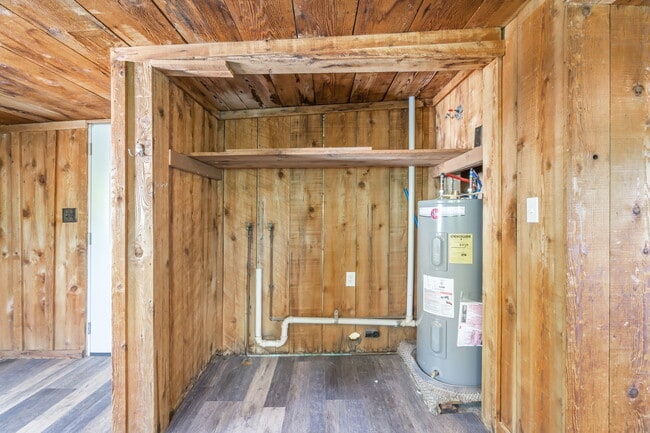 Building Photo - 5700 Ridgefield Rd