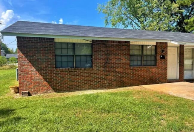 Building Photo - 2022 Arkansas Ave