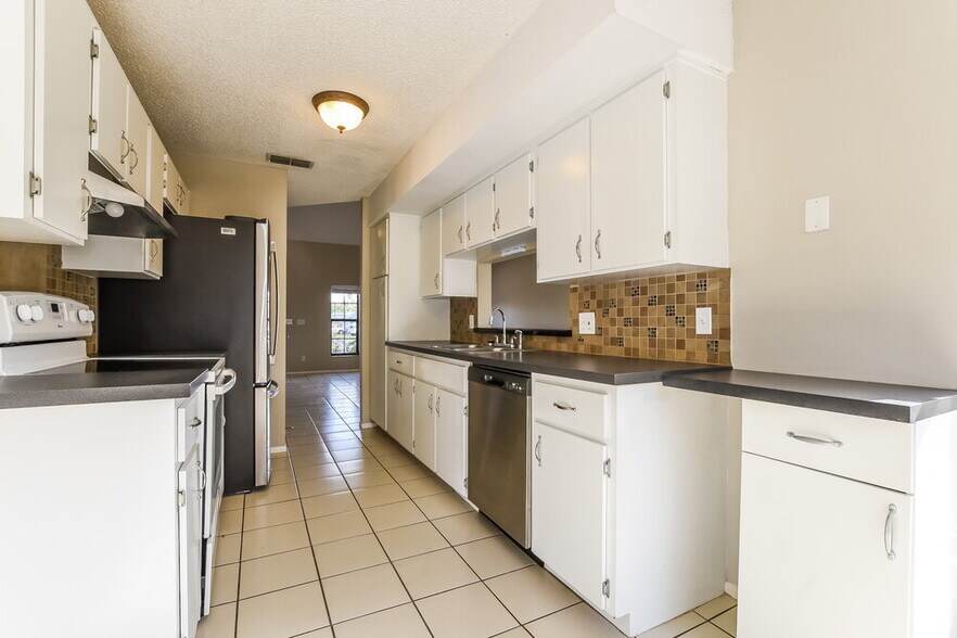 Building Photo - 1035 Olliff Way