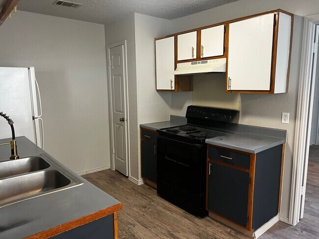 Building Photo - 405 Fantail Loop