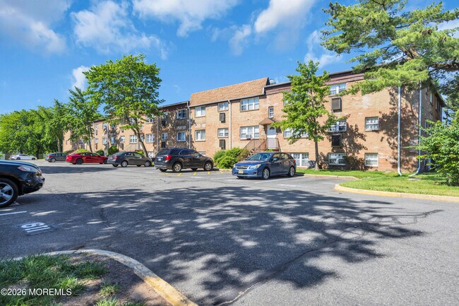 Building Photo - 393 College Dr