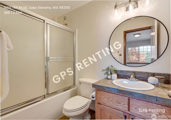 Building Photo - Stylish 3-Bedroom Home in Prime Lake Steve...