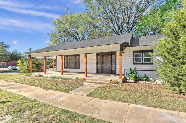 Building Photo - 1115 S Rusk Ave
