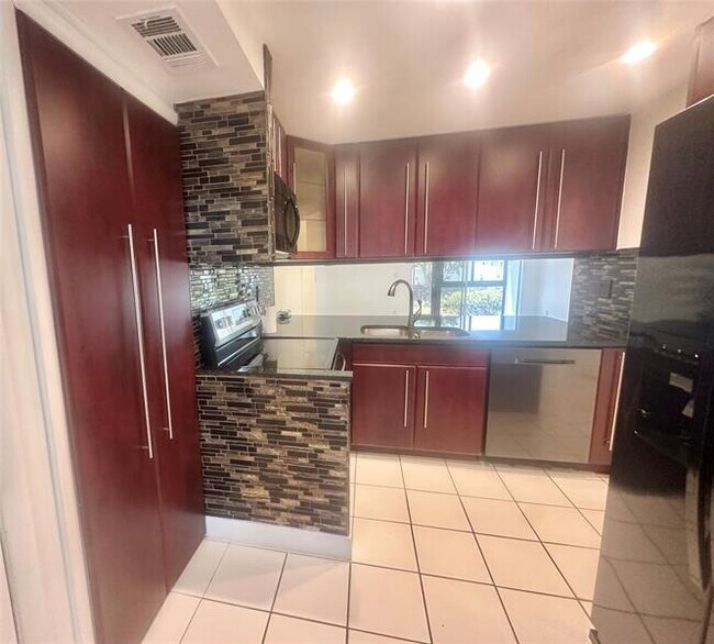 Building Photo - 717 Gardens Dr