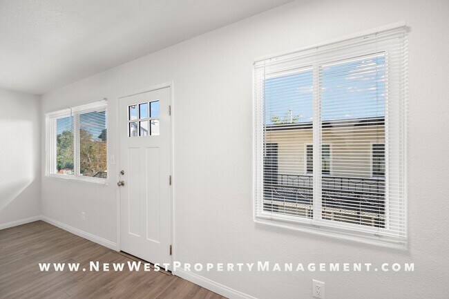 Building Photo - Light and bright Sherman Heights 1 Bedroom...