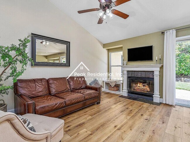 Building Photo - Updated 4bd/2ba Folsom Home with 3 Car Gar...