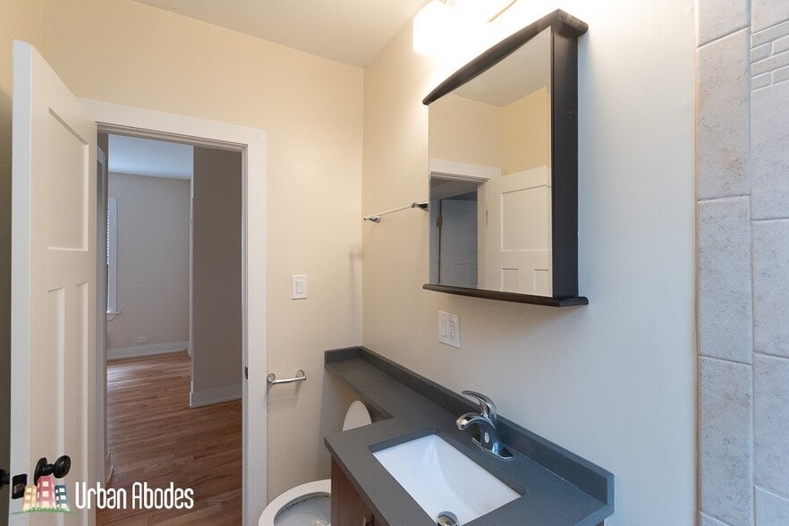 Building Photo - 3731 N Pine Grove Ave