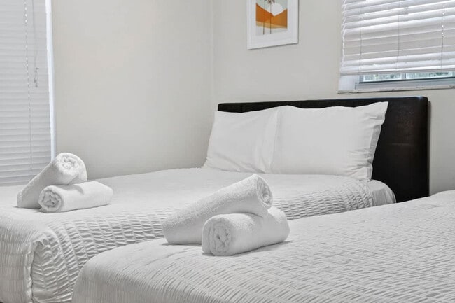 Building Photo - 2423 NE 202nd St