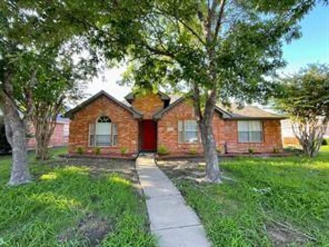 Primary Photo - 10910 Red Cedar Dr