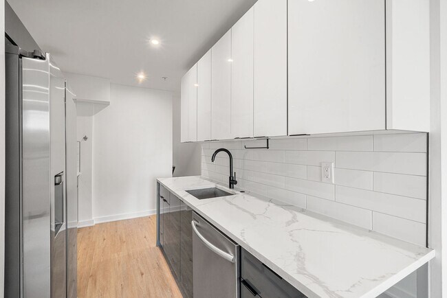 Building Photo - Fairmount/Brewery town gorgeous luxury apartment home, oversized rooms