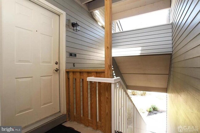 Building Photo - 818 Ravens Crest Dr