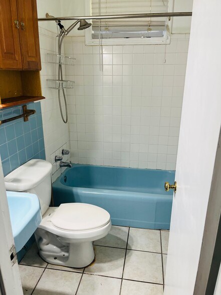 Building Photo - 1365 Middle Ring Rd