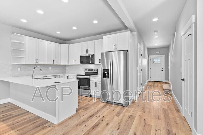 Building Photo - 2201 DeJong Dr