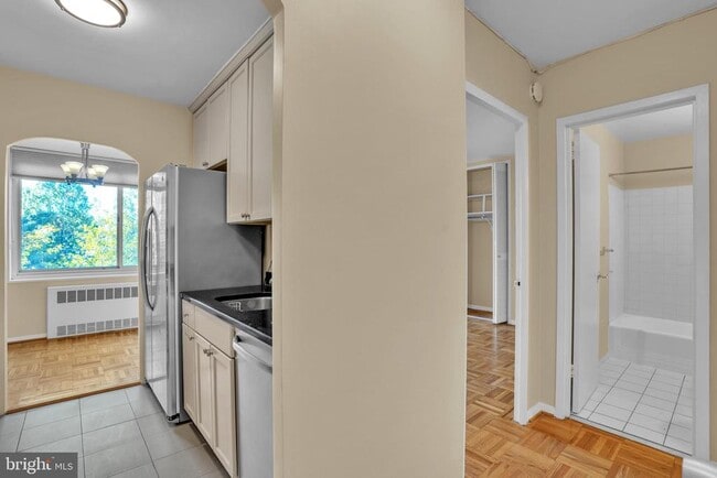 Building Photo - 4000 Tunlaw Rd NW