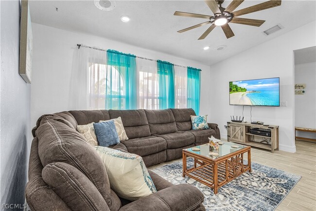 Building Photo - 428 SW 37th St