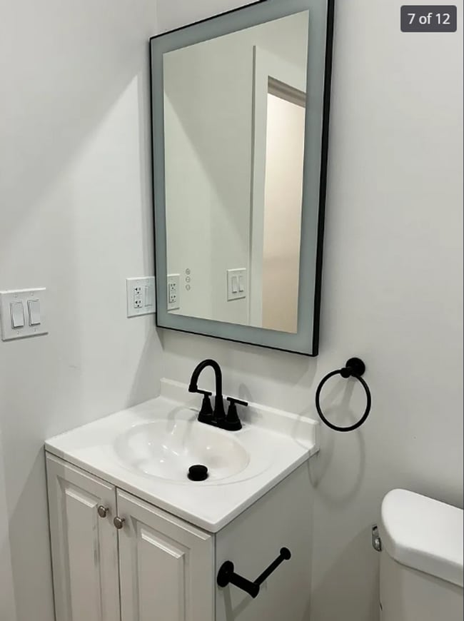 Building Photo - 1058 N Central Park Ave