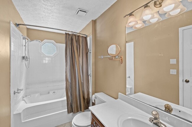 Building Photo - Three Bedroom Ranch in Franklin